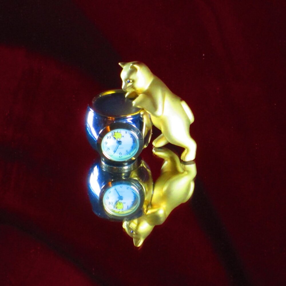 Gold Cat Desk Clock